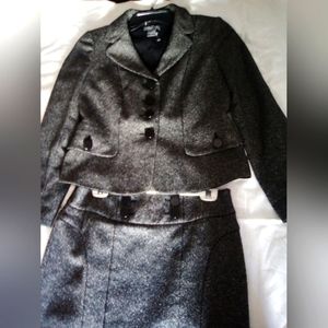 ANN TAYLOR PETITE WOMANS WOOL 2PC CHARCOAL SKIRT SUIT SET SIZE 6P ONLY
